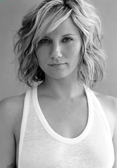 Celebrity Wavy Hairstyles for Short Hair