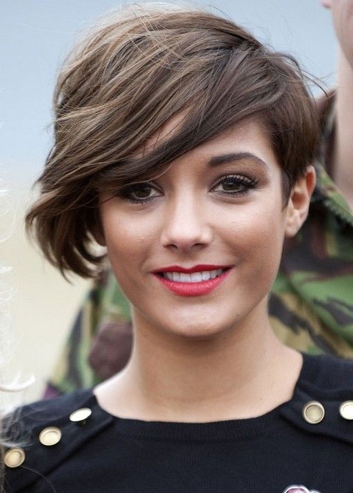 Short Hairstyles for Thick Hair: Short Haircut with Side Long Bangs