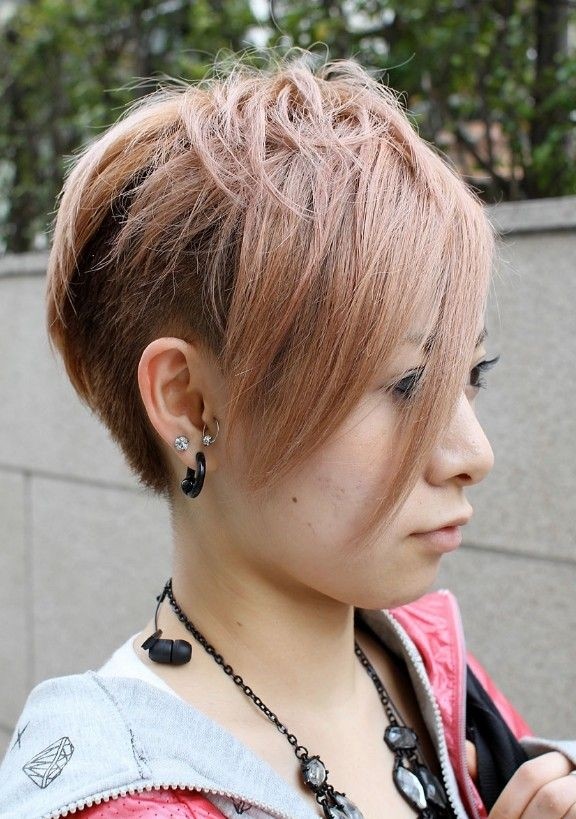 Pixie Hairstyles with Long Bangs: Trendy Short Haircut for Women