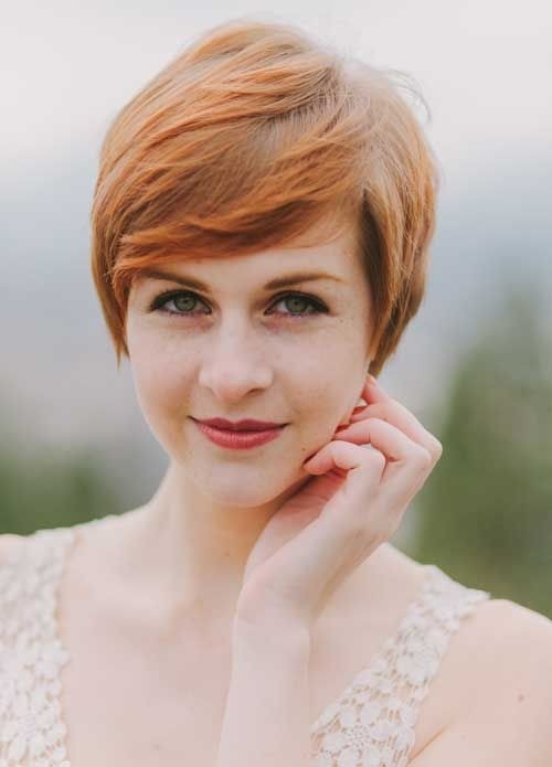 Short Hair Color Ideas: Pretty Straight Pixie Haircut with Side Bangs