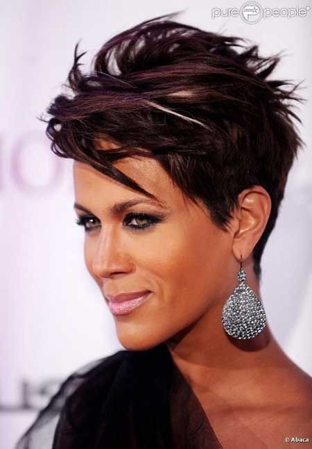 Chic Short Straight Hairstyle - Short Hairstyles for Black Women 