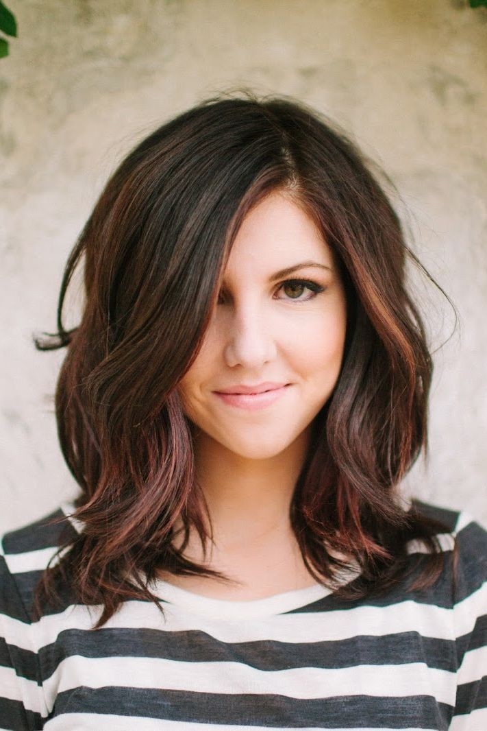 Layered Haircut for Wavy Hair: Ombre Medium Hairstyles for Thick Hair