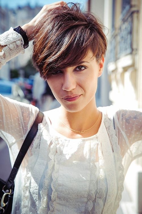 Trendy Short Hairstyle for Thick Hair - Short Haircuts for Long Faces