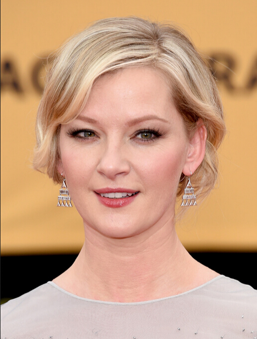 Gretchen Mol Short Hair Style - Short Wavy Cut for Women Round Face