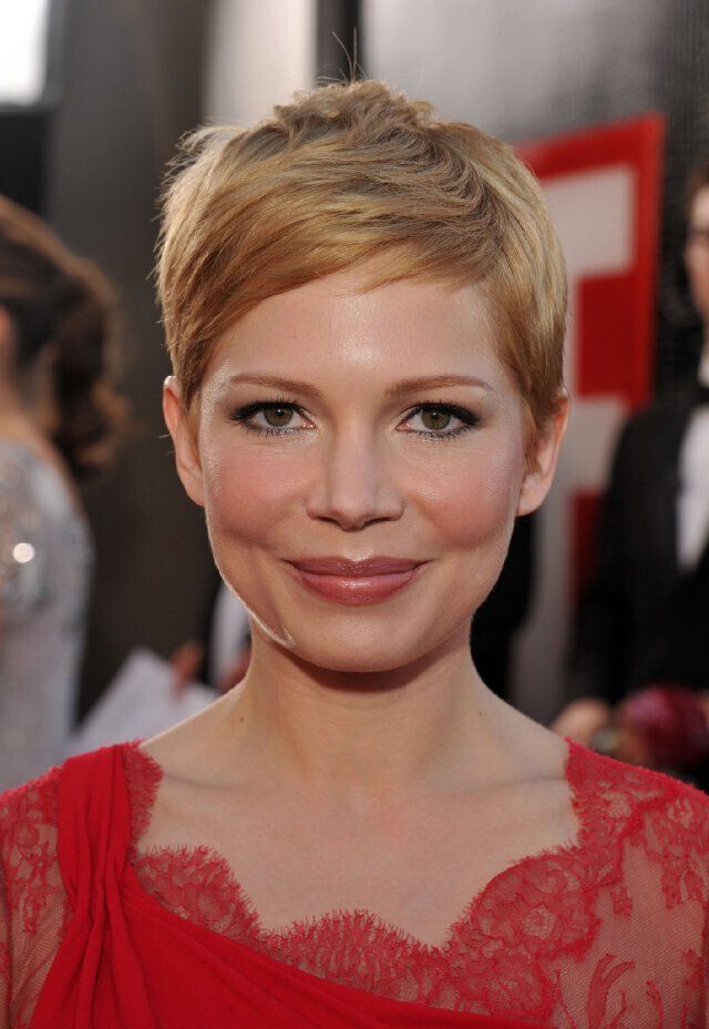 Michelle Williams Short Haircut - Pixie Hairstyles for Round Face Shape