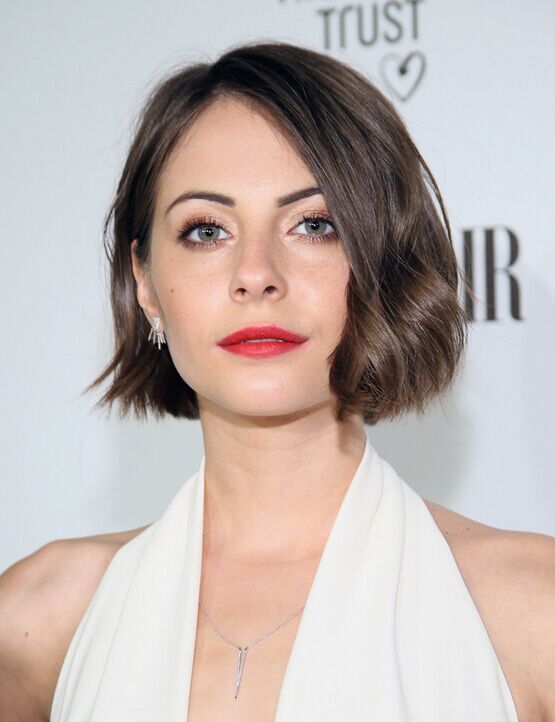 Willa Holland Short Haircut - Wavy Bob Hairstyles for Women