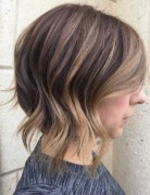 Super-Fresh Hairstyles for Brown Hair with Caramel Highlights