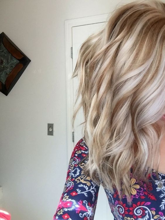 Golden lowlights with platinum highlights - Balayage Hairstyles
