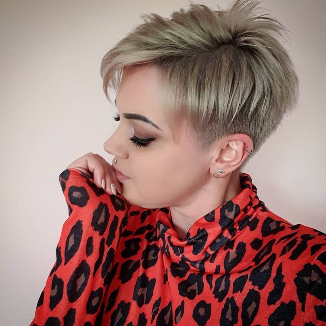 Simple Pixie Haircuts with Straight Hair - Very Short Hairstyle Ideas for Women