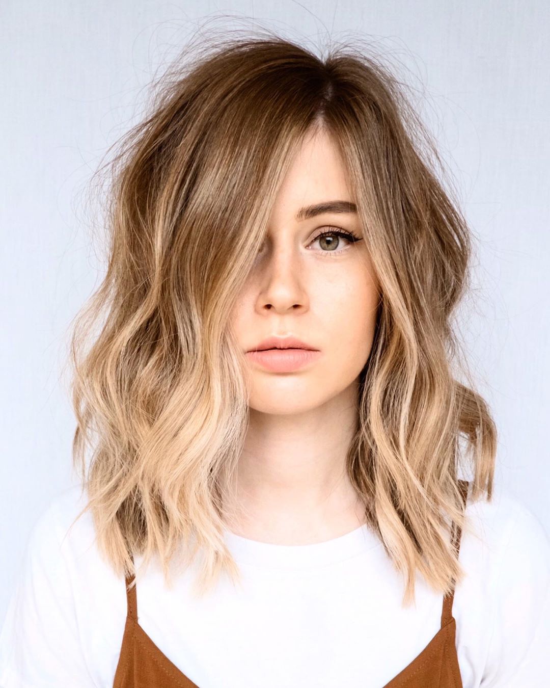 Stylish Shoulder Length Hairstyles for Thick Hair - Women Medium Haircuts and Color in 2021