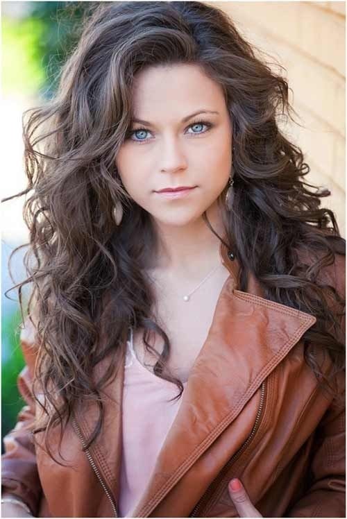 15 Flattering Curly Hairstyles For 2024 Pop Haircuts 7018