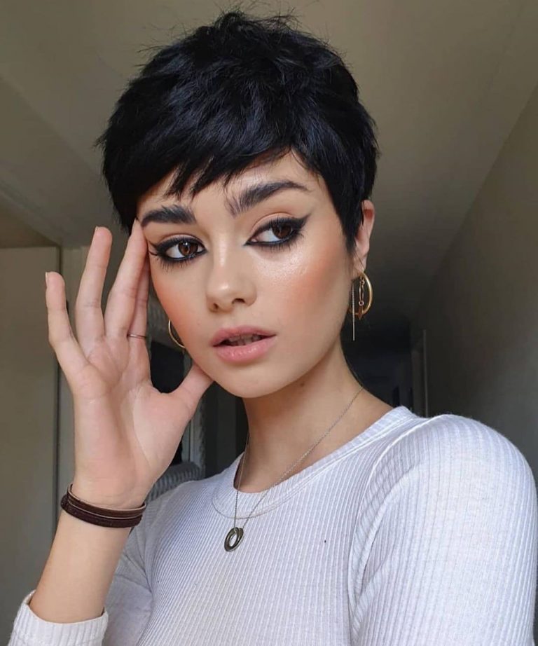 10 Stylish Short Haircuts for Thick Hair