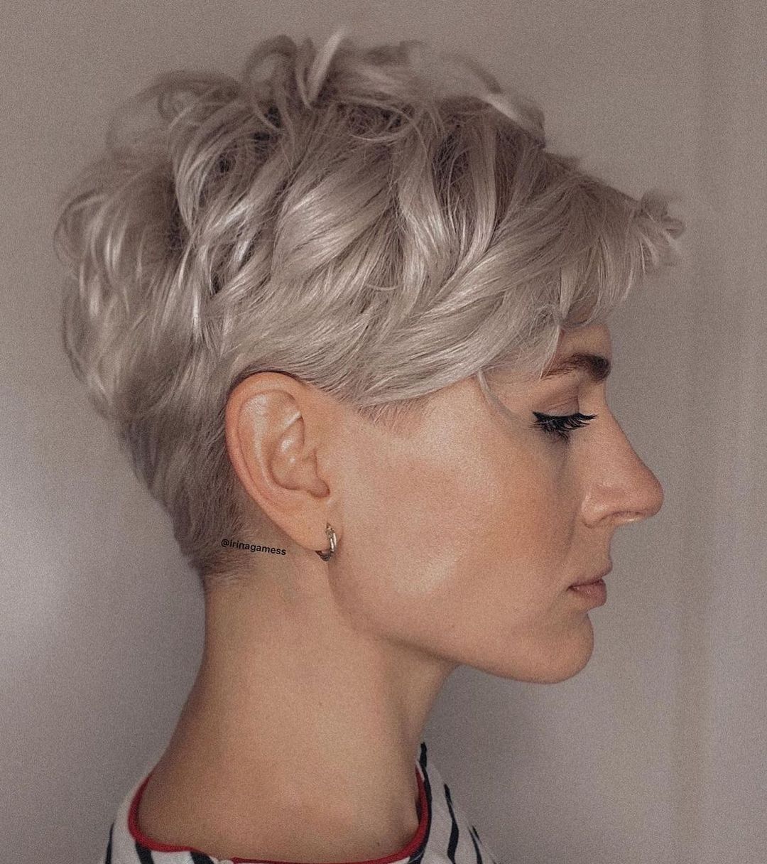 Short Layered Hairstyles for Thick Hair - Women Short Haircut Designs